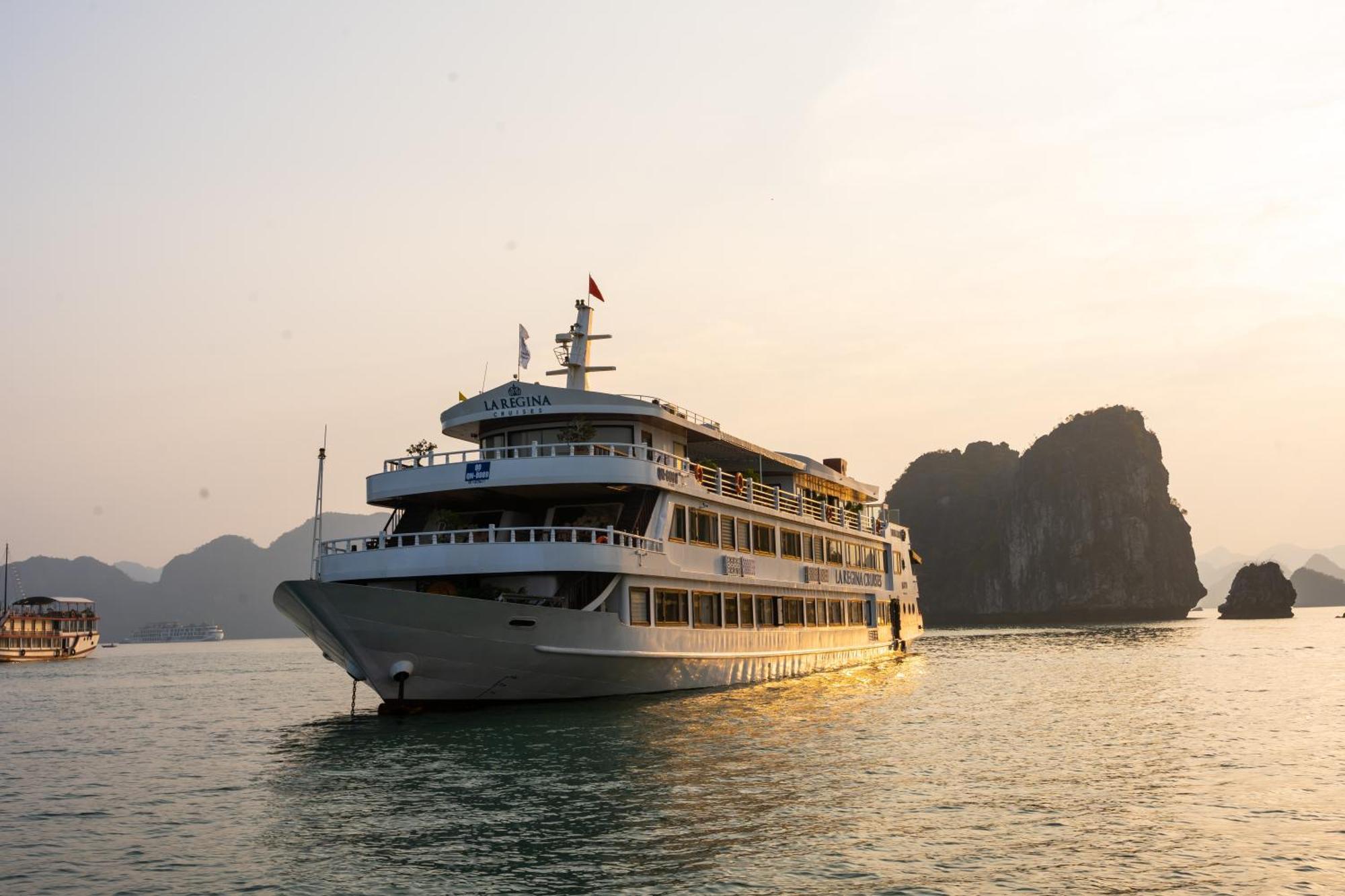 ホテル La Regina Royal Cruise ハロン エクステリア 写真
