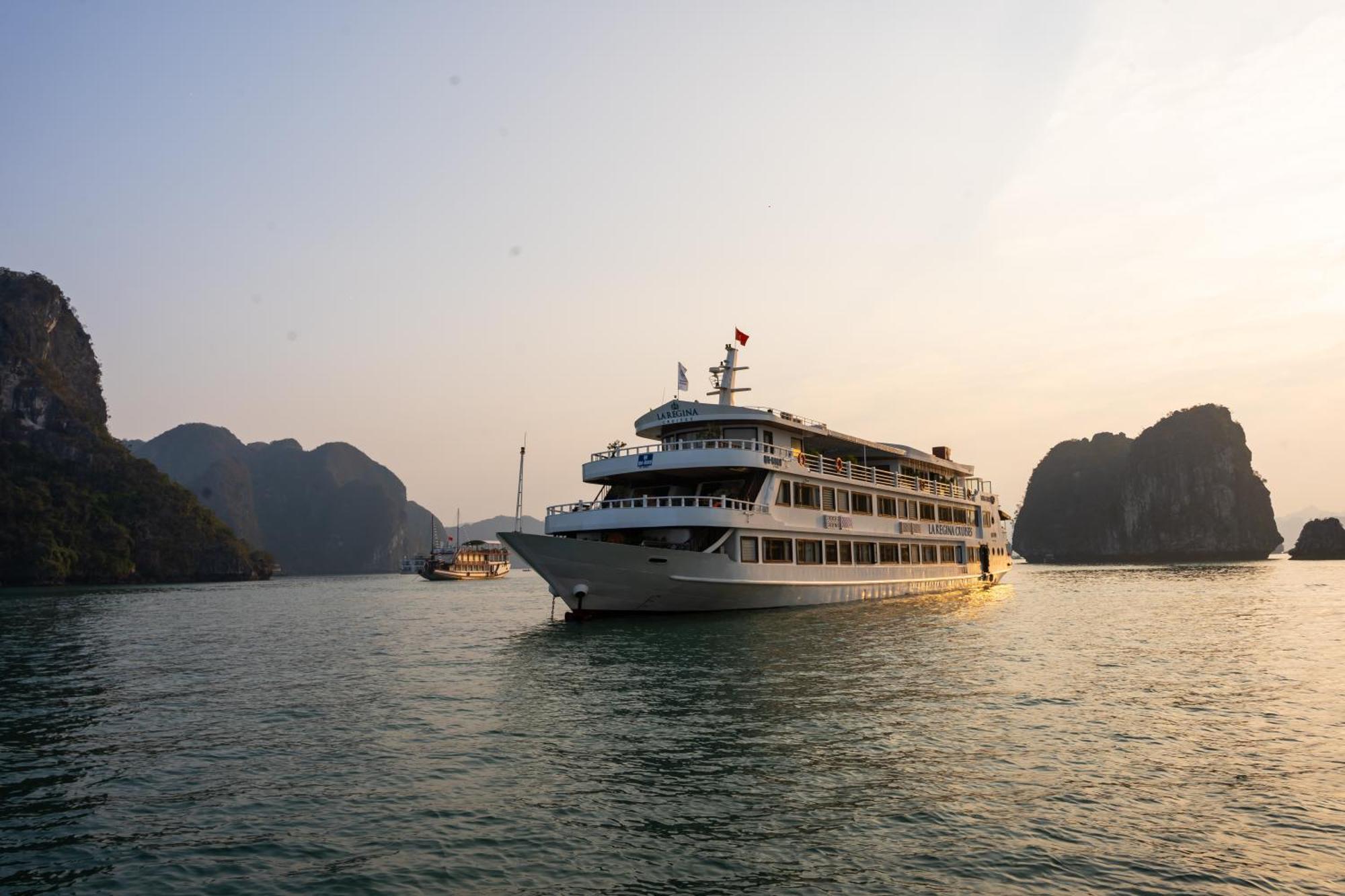 ホテル La Regina Royal Cruise ハロン エクステリア 写真